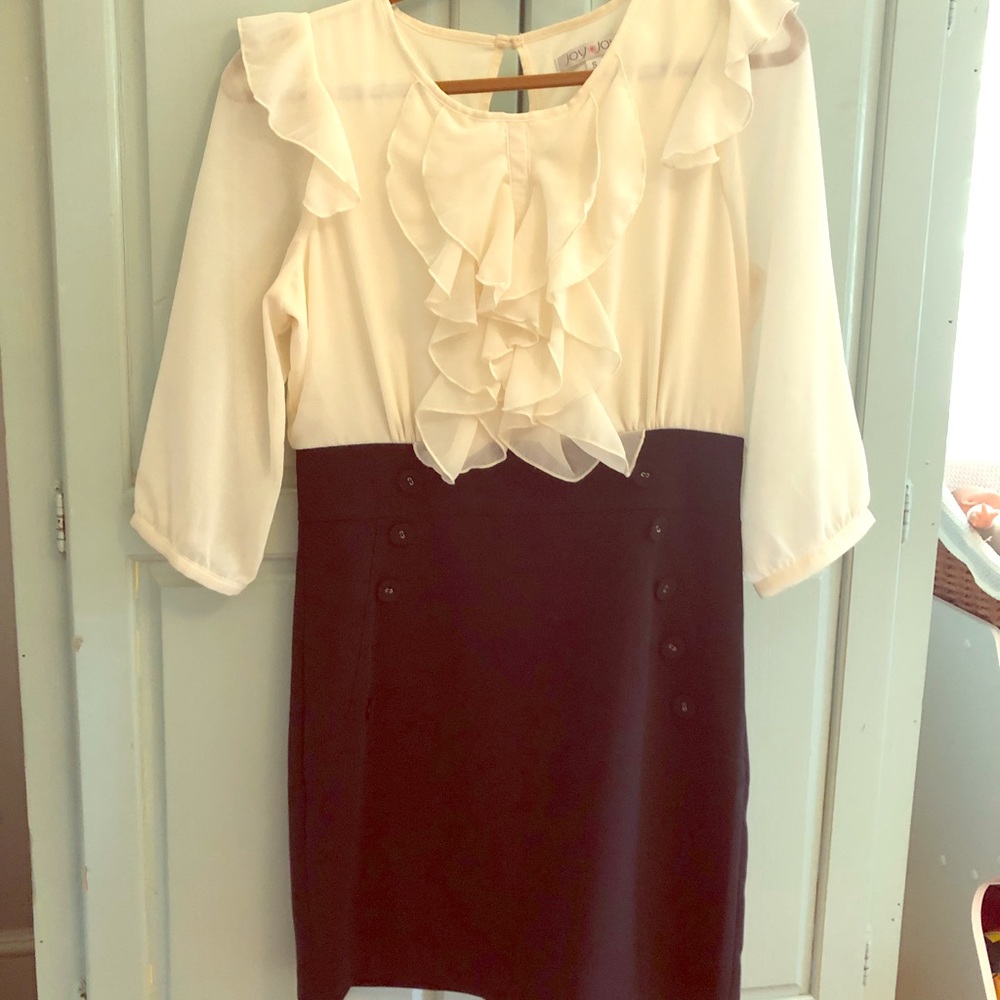 Cap sleeved black and white blouse dress